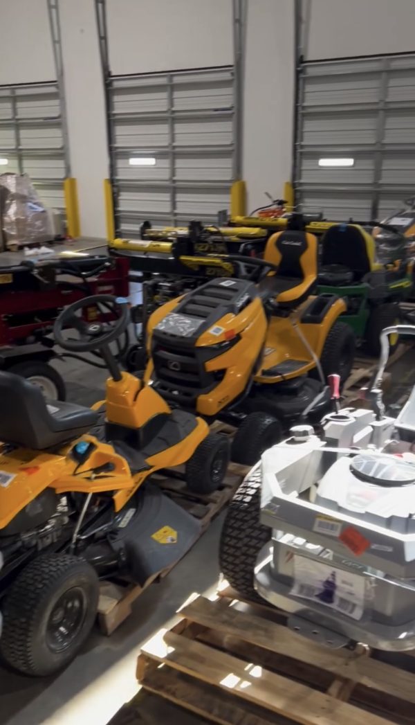 Screenshot Wholesale Riding & Zero-Turn Lawn Mower Liquidation Pallet