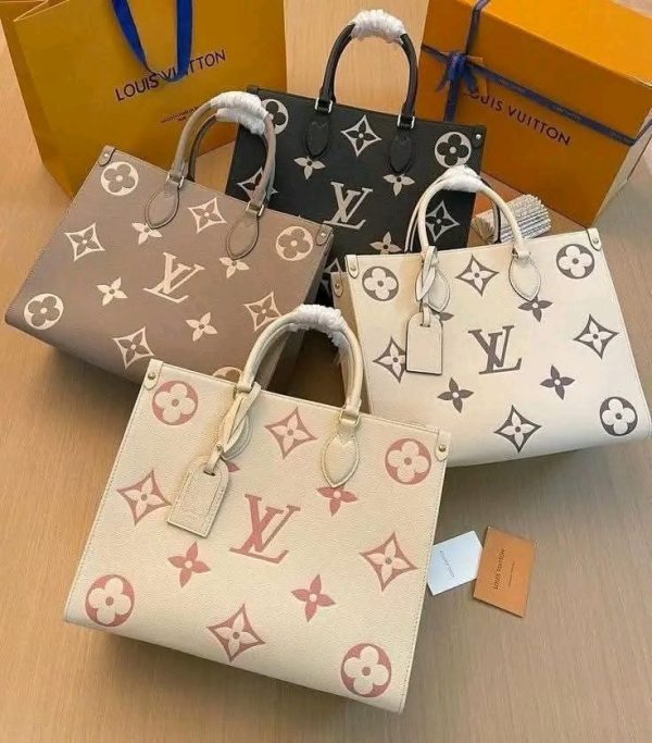 Designer Handbags & Purses Wholesale Pallet.