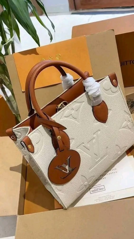 Designer Handbags & Purses Wholesale Pallet.