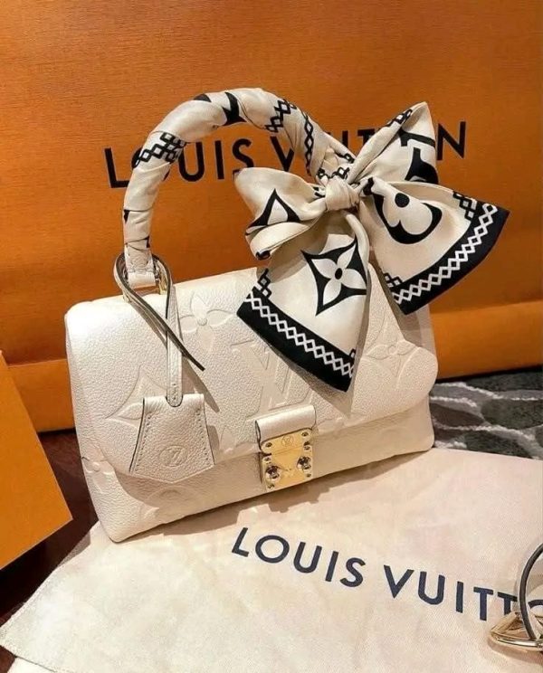 Designer Handbags & Purses Wholesale Pallet.